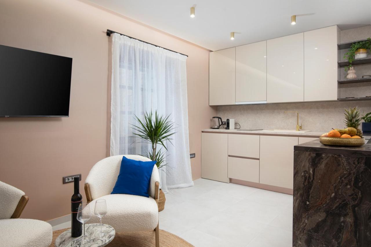 Twins Amphitheatre Apartments Pula Bagian luar foto